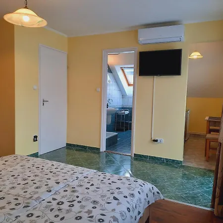Apartment Apartmanhaz King *