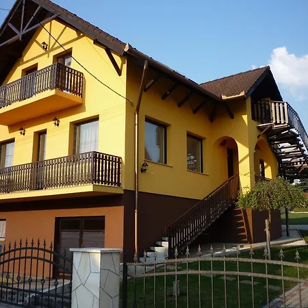 Apartment Apartmanhaz King *