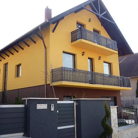 Apartmanhaz King *
